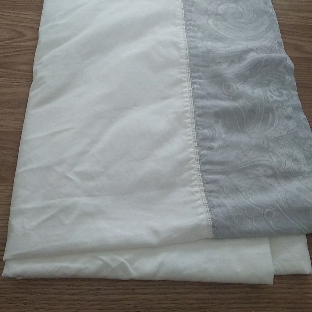 Ralph Lauren Queen Flat Sheet White Paisley Print